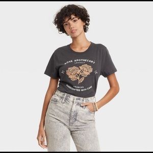 ✨NWT✨ Rose Apothecary Tee